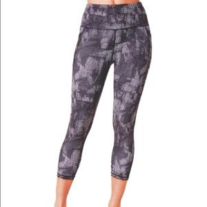X BY GOTTEX || High-Waist Capri Legging in Gray Illusion - SZ XS ✨NWOT✨